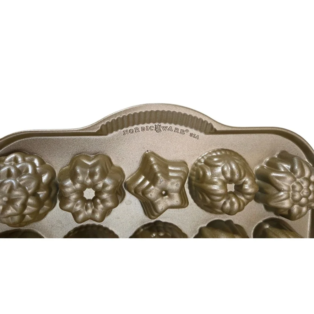 Nordic Ware Bundt Tea Cakes‎ and Candies Pan, Makes 30 Candies or Cakes